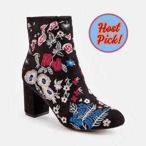 HP! JustFab Floral Embroidered Saige Bootie Blue Red Black Gold Size 9